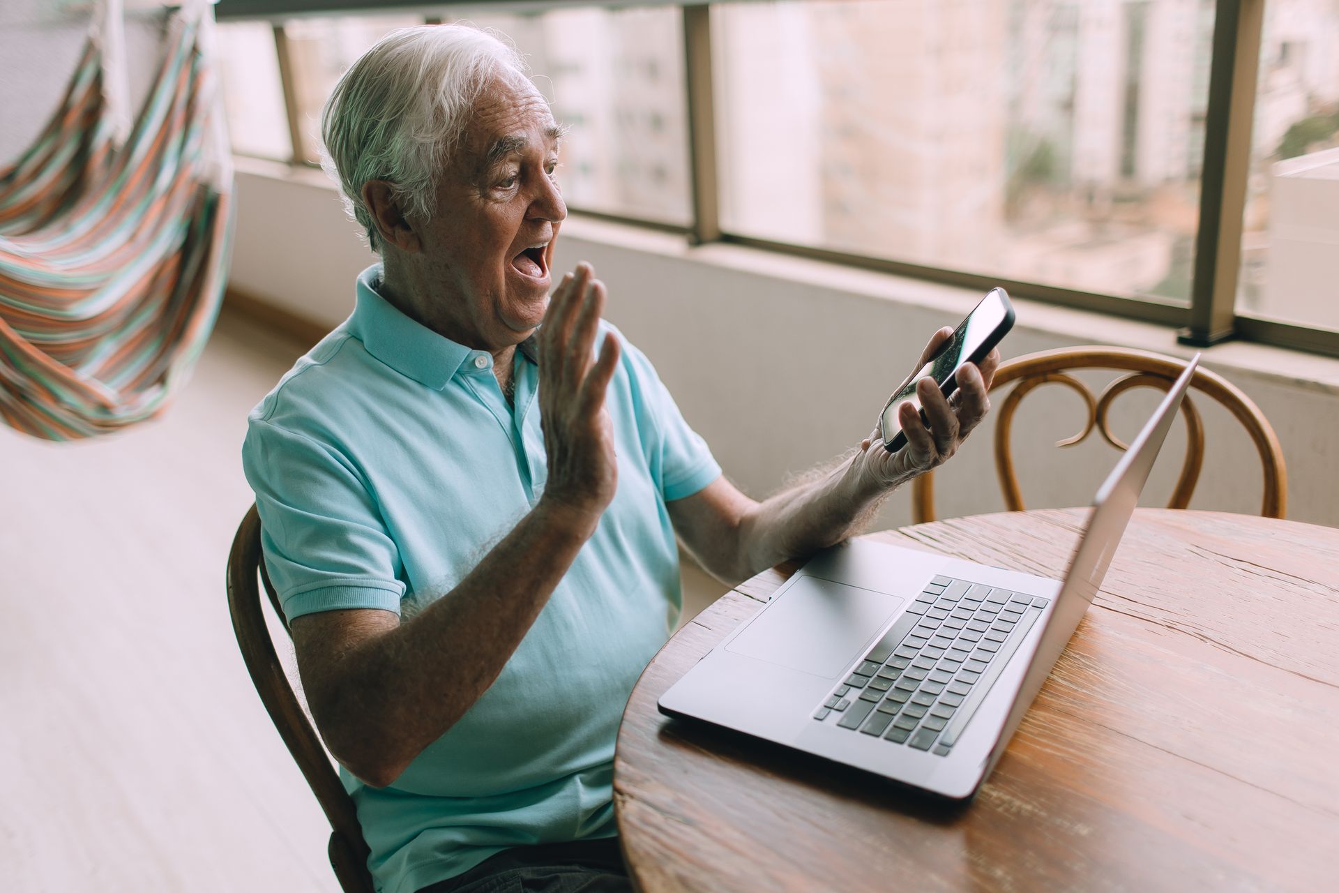 Senior connecté à domicile